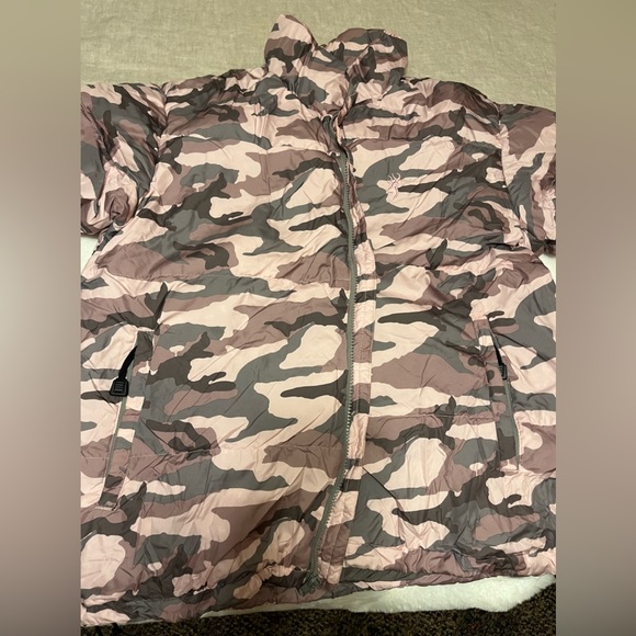 Browning women’s down coat in a bag. Super nice, never worn. Pink and gray camo. - Picture 2 of 8